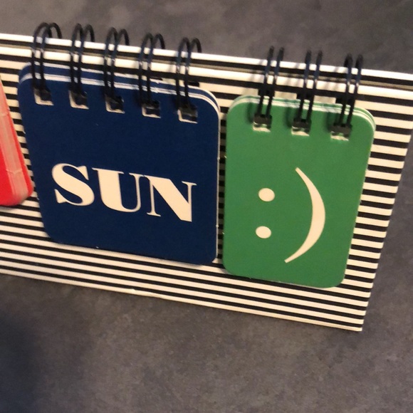 Daily Flip Chart Calendar ⭕️2 for $15⭕️ - Picture 5 of 8